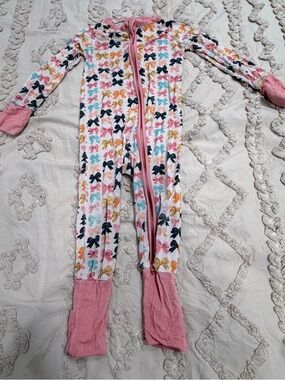 Girls Pink Bamboo Bow-Print Zip Front Footed One-Piece Pajama